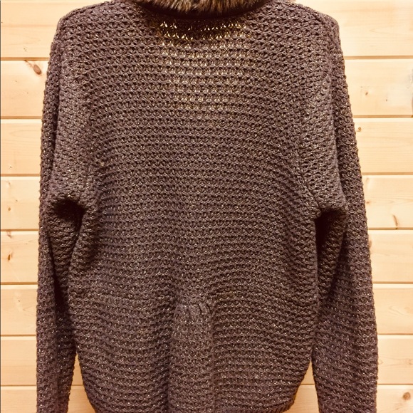 Shrug Poncho Faux Fur Sweater w Gold Thread - Picture 4 of 8